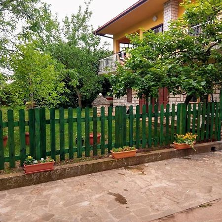 Apartment Sanja Near The Sea, Spacious And Green :) بولا المظهر الخارجي الصورة