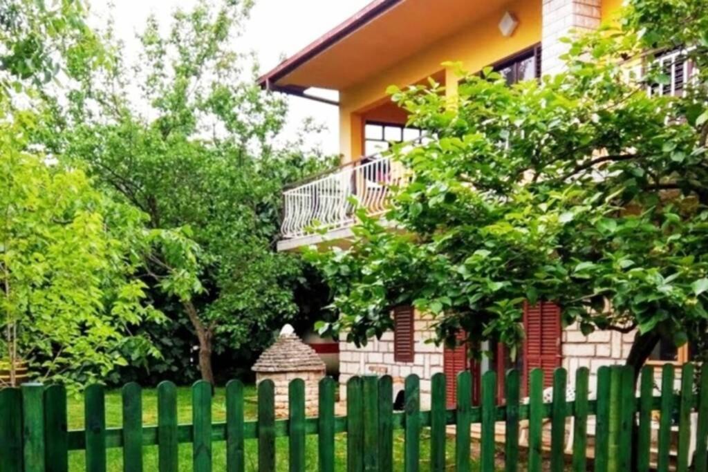 Apartment Sanja Near The Sea, Spacious And Green :) بولا المظهر الخارجي الصورة