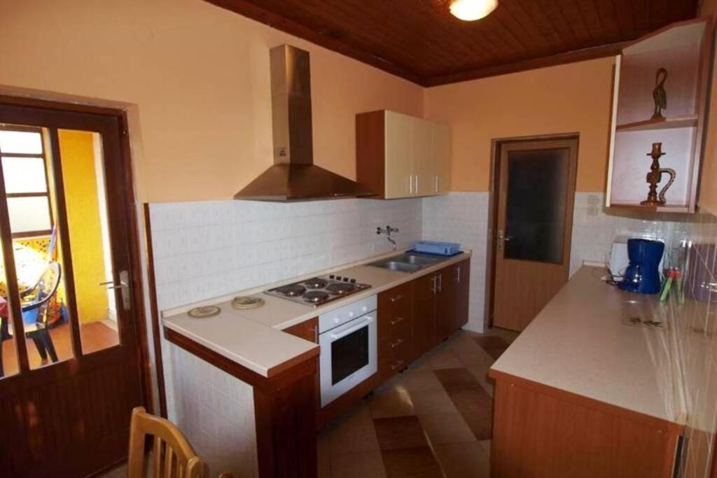 Apartment Sanja Near The Sea, Spacious And Green :) بولا المظهر الخارجي الصورة