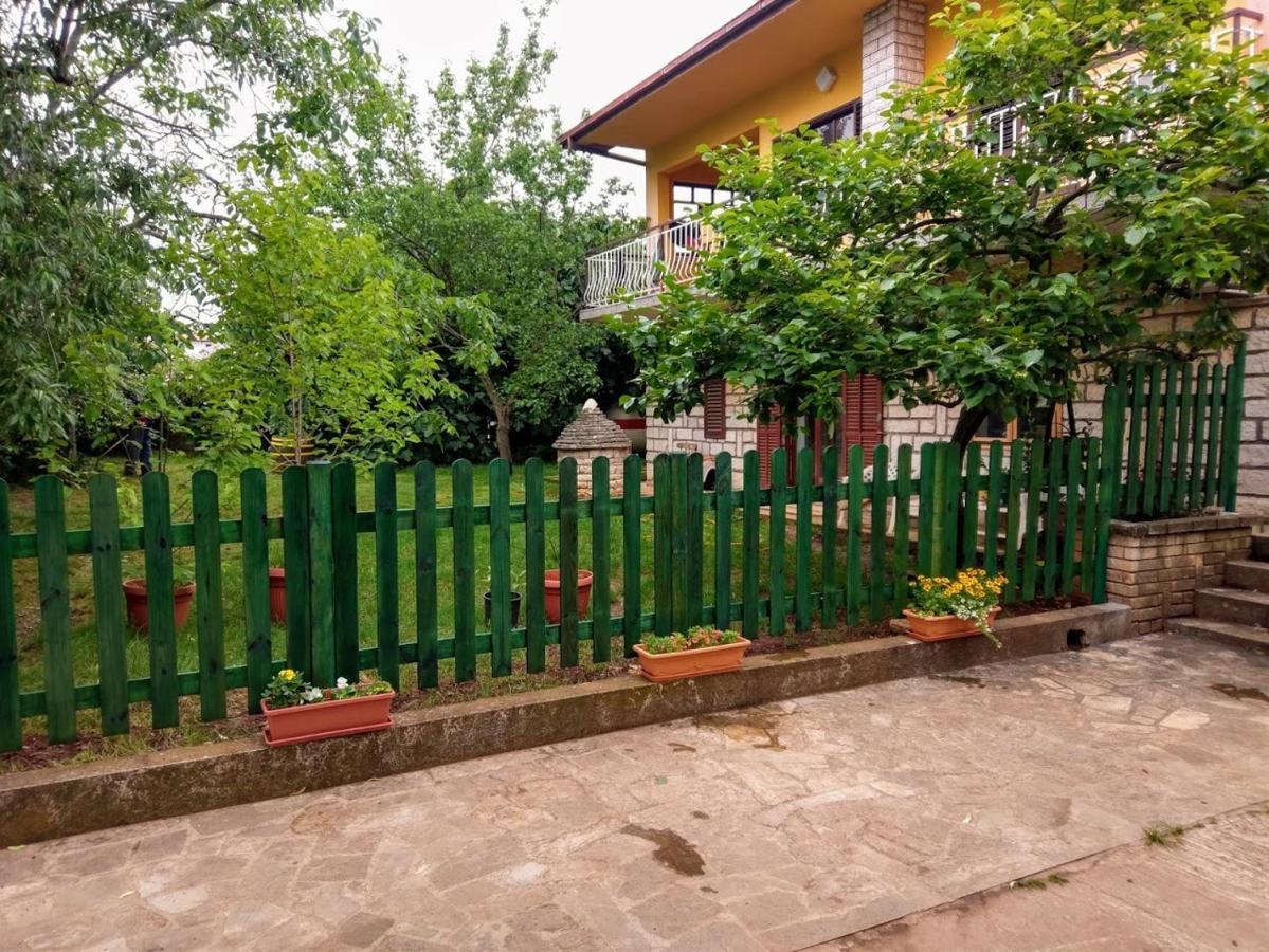 Apartment Sanja Near The Sea, Spacious And Green :) بولا المظهر الخارجي الصورة